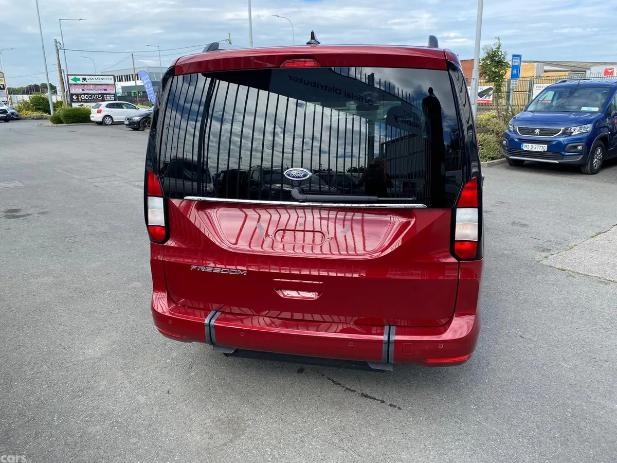 Ford Tourneo Connect MPV, Diesel, 2023, Red
