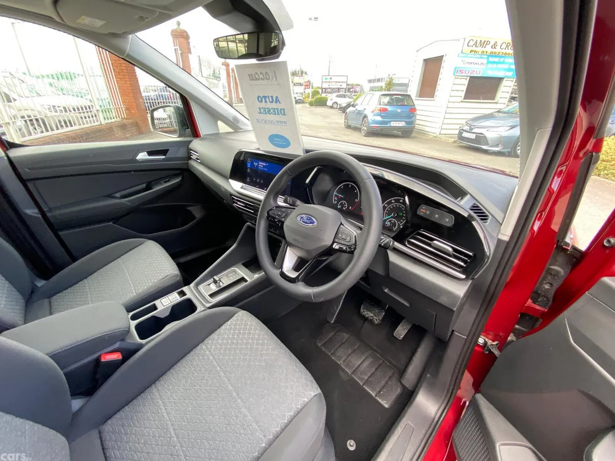 Ford Tourneo Connect MPV, Diesel, 2023, Red