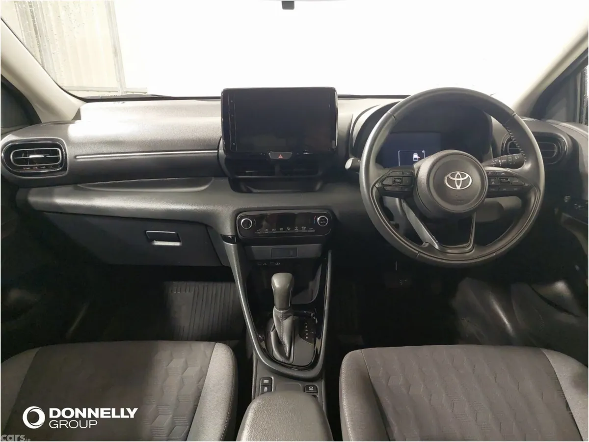 Toyota Yaris Hatchback, Petrol Hybrid, 2024, White
