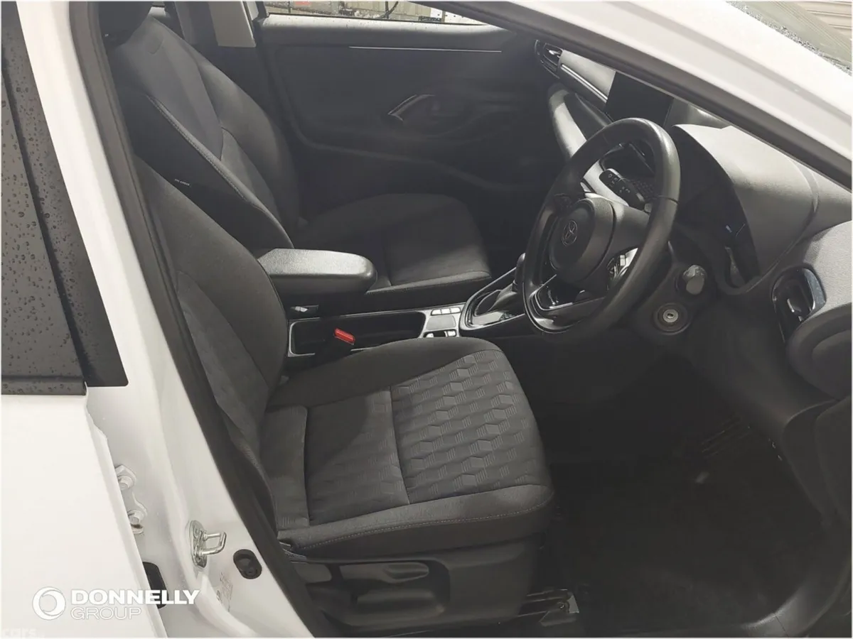 Toyota Yaris Hatchback, Petrol Hybrid, 2024, White