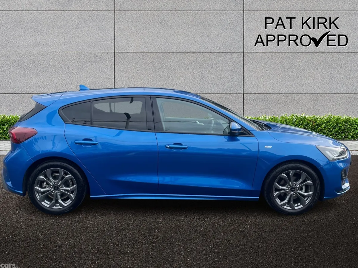 Ford Focus Hatchback, Petrol, 2024, Blue