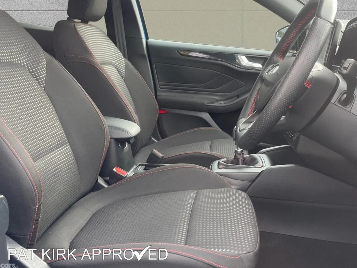 Ford Focus Hatchback, Petrol, 2024, Blue