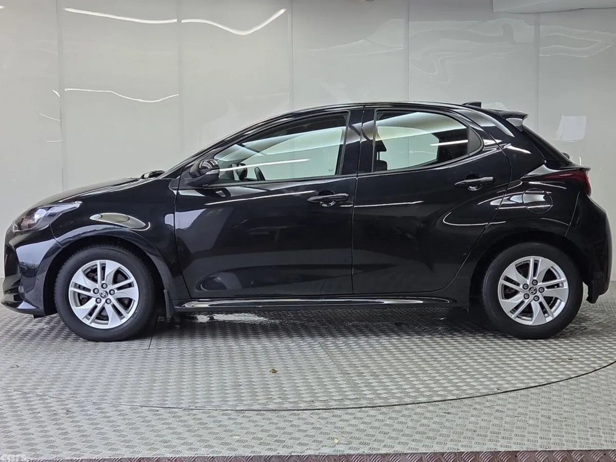 Toyota Yaris Hatchback, Petrol Hybrid, 2022, Black
