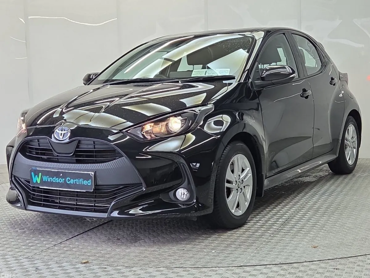 Toyota Yaris Hatchback, Petrol Hybrid, 2022, Black