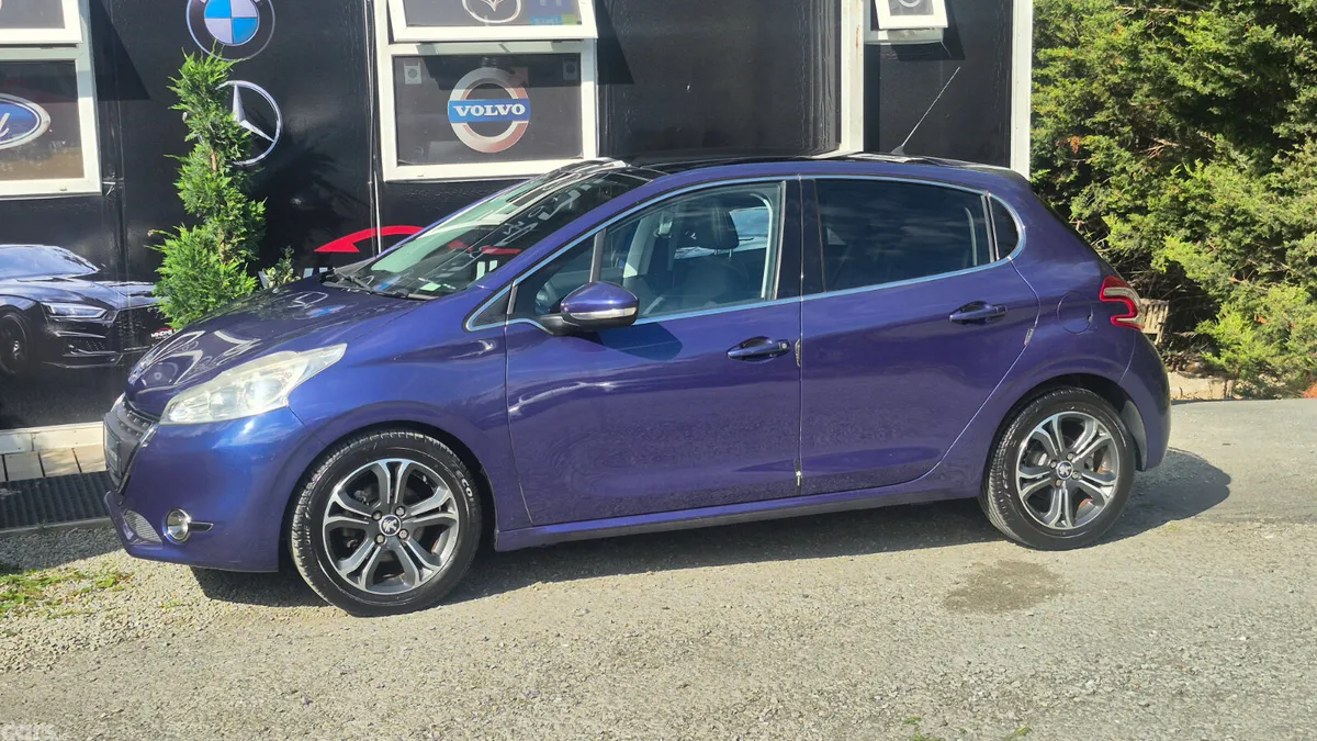 Peugeot 208 Hatchback, Petrol, 2013, Blue