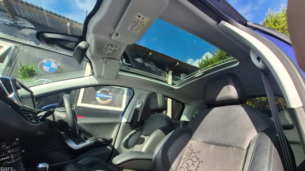 Peugeot 208 Hatchback, Petrol, 2013, Blue