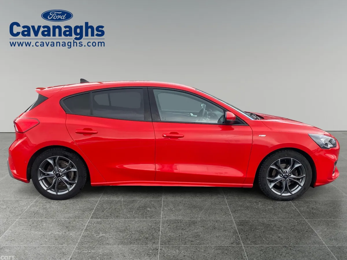 Ford Focus Hatchback, Diesel, 2021, Red