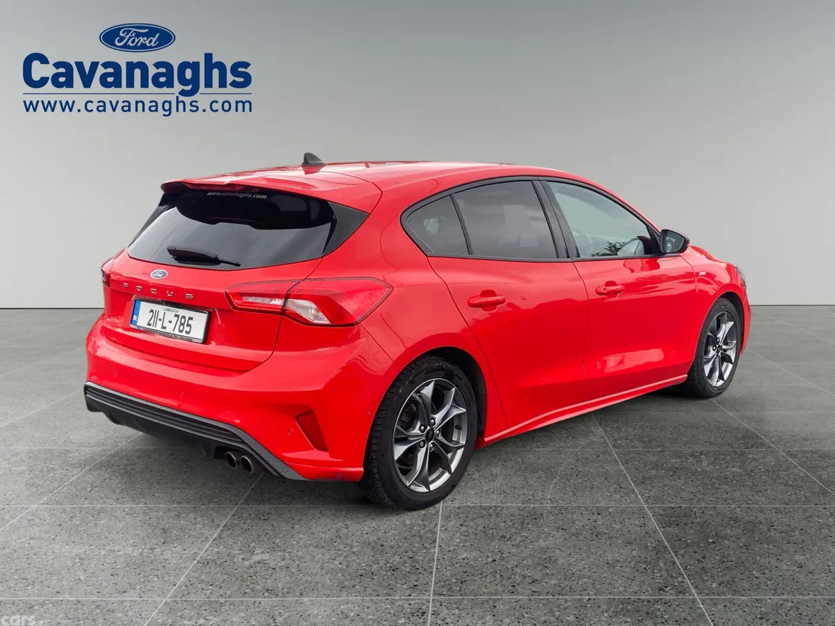 Ford Focus Hatchback, Diesel, 2021, Red