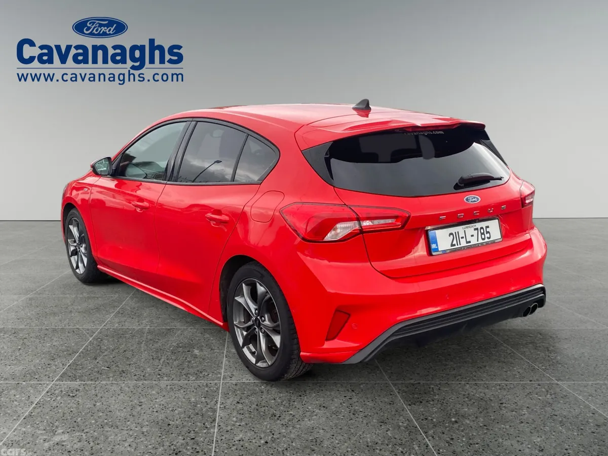 Ford Focus Hatchback, Diesel, 2021, Red