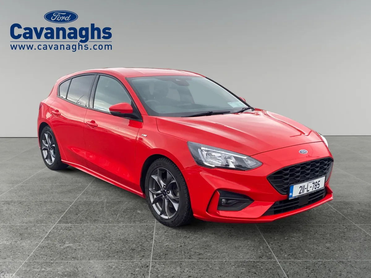 Ford Focus Hatchback, Diesel, 2021, Red