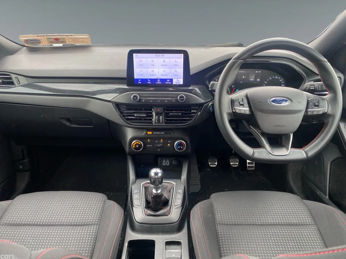 Ford Focus Hatchback, Diesel, 2021, Red
