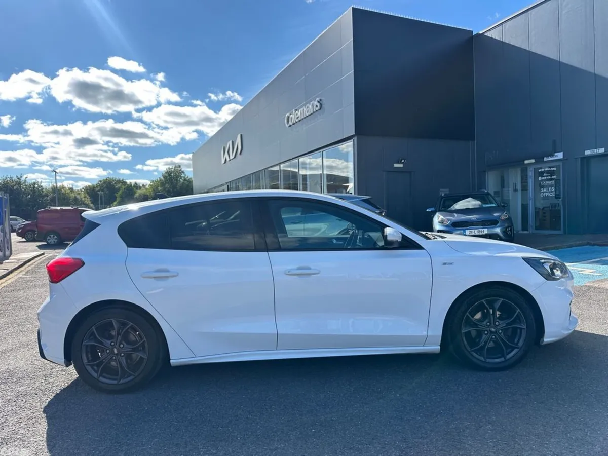 Ford Focus Hatchback, Diesel, 2021, White