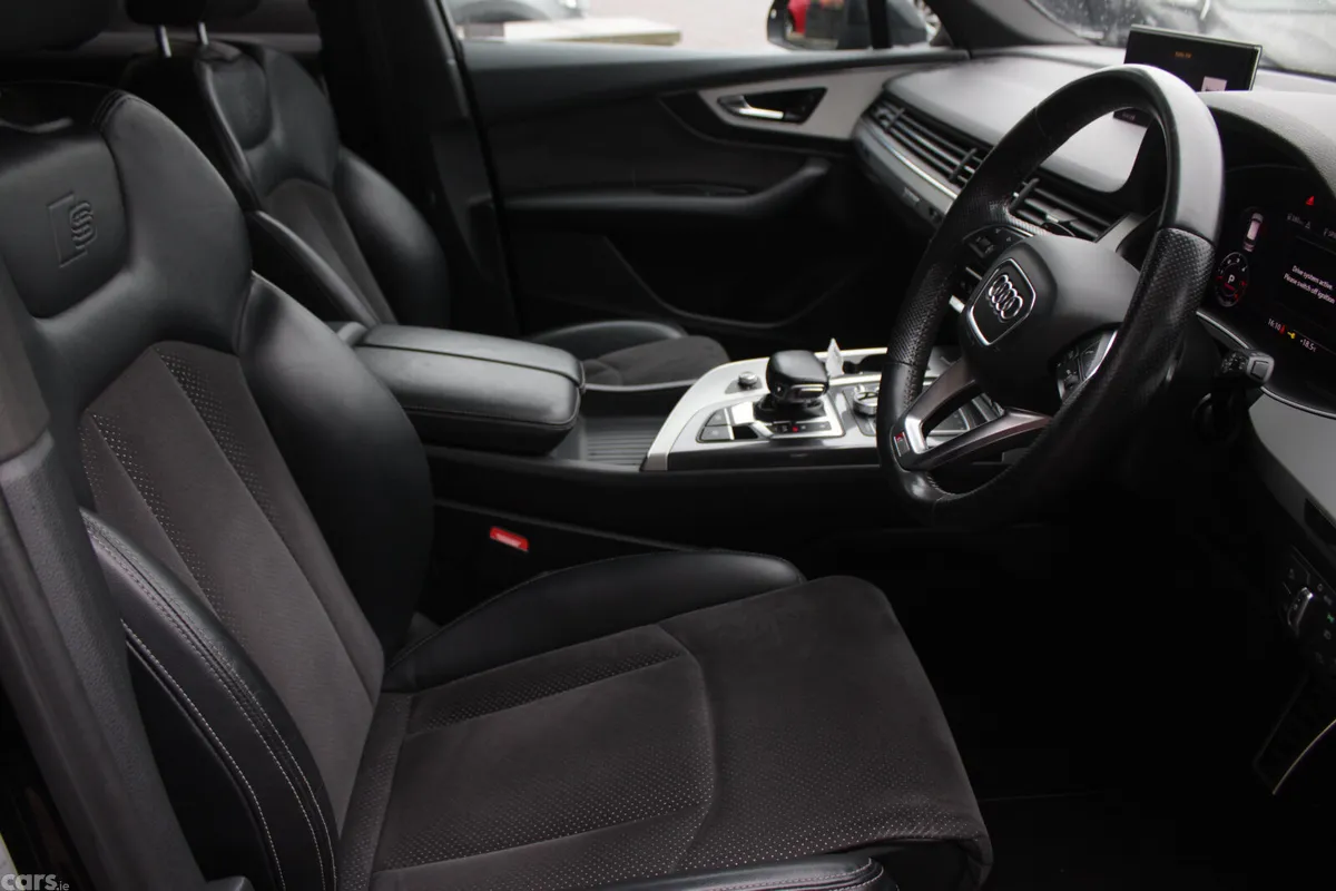 Audi Q7 SUV, Diesel Hybrid, 2019, Black