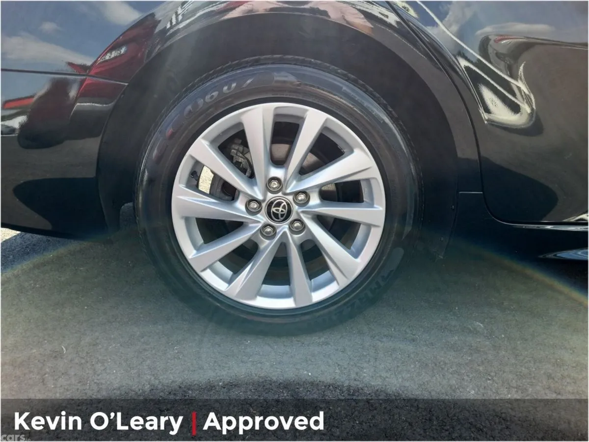 Toyota Camry Saloon, Petrol Hybrid, 2022, Black