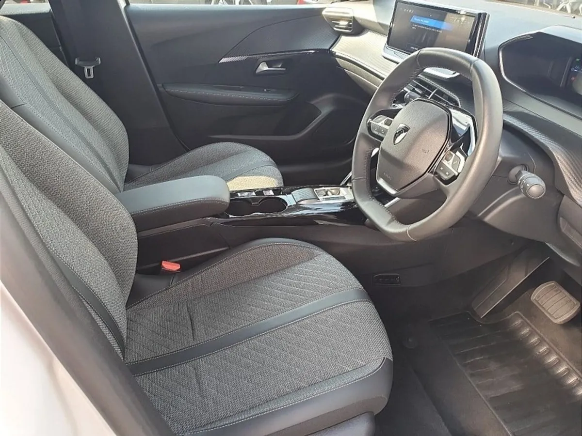 Peugeot 208 Hatchback, Electric, 2025, White