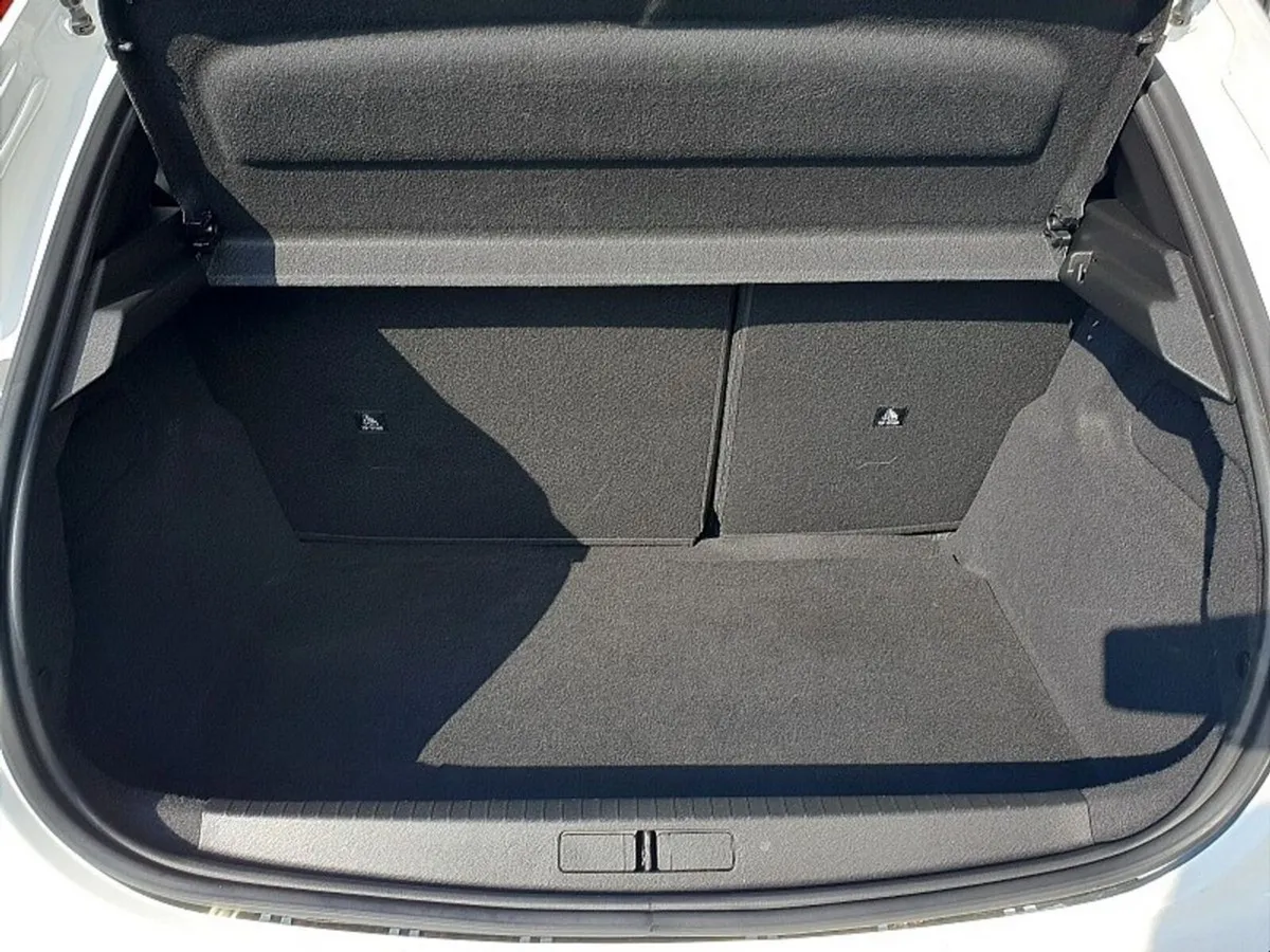 Peugeot 208 Hatchback, Electric, 2025, White