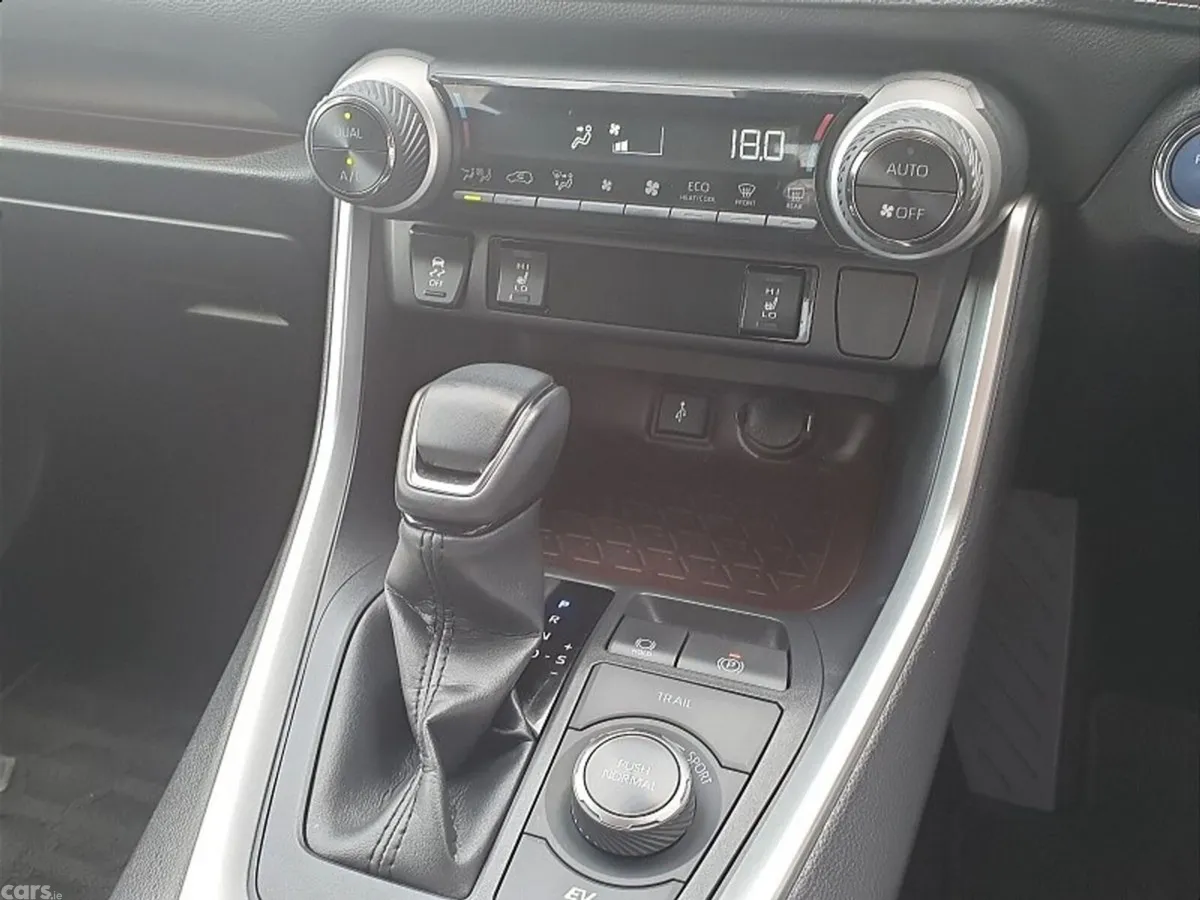 Toyota RAV4 SUV, Petrol Hybrid, 2022, White