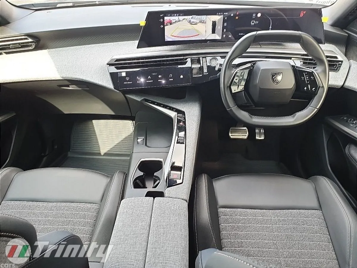 Peugeot 5008 MPV, Petrol, 2026, Grey