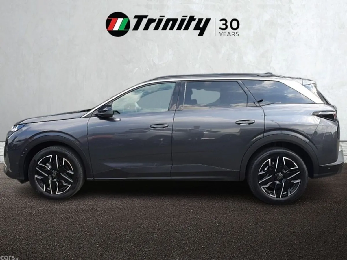 Peugeot 5008 MPV, Petrol, 2026, Grey