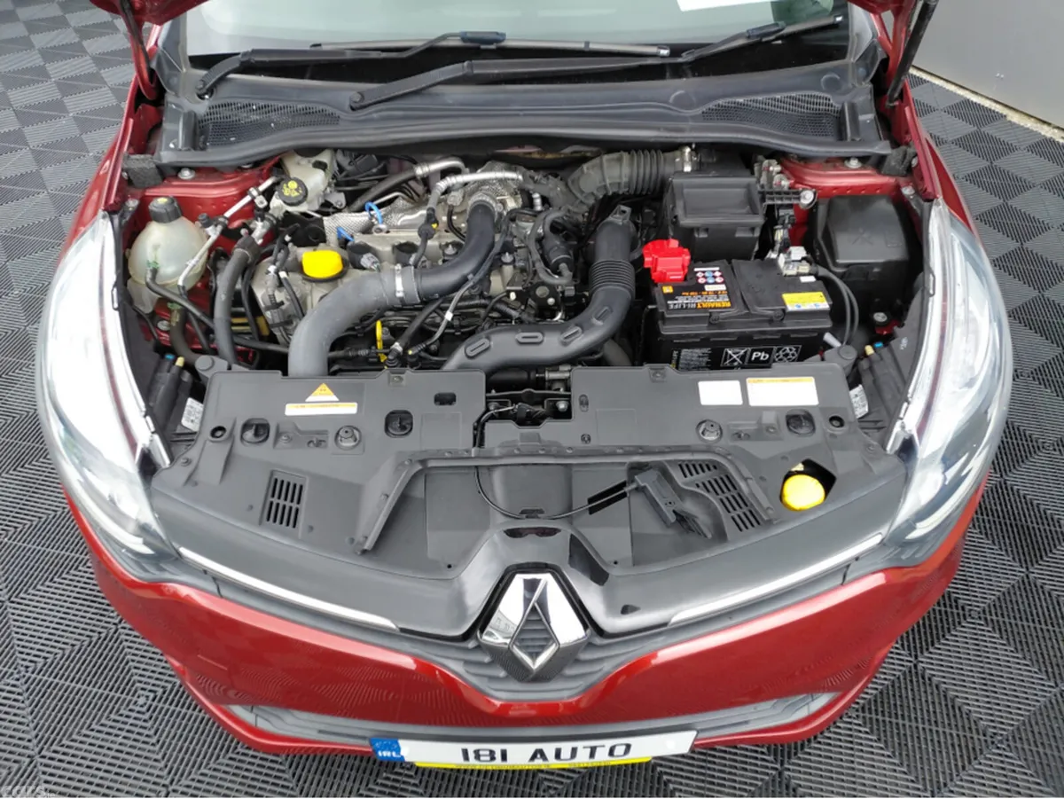 Renault Clio Hatchback, Petrol, 2018, Red