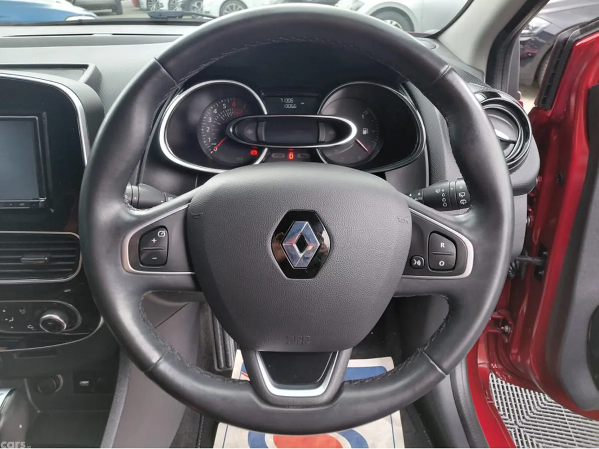 Renault Clio Hatchback, Petrol, 2018, Red