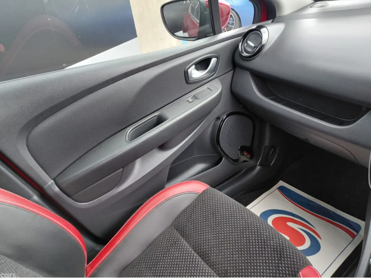 Renault Clio Hatchback, Petrol, 2018, Red