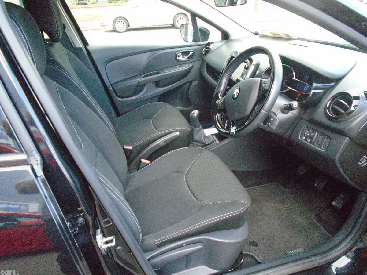 Renault Clio Hatchback, Petrol, 2015, Black