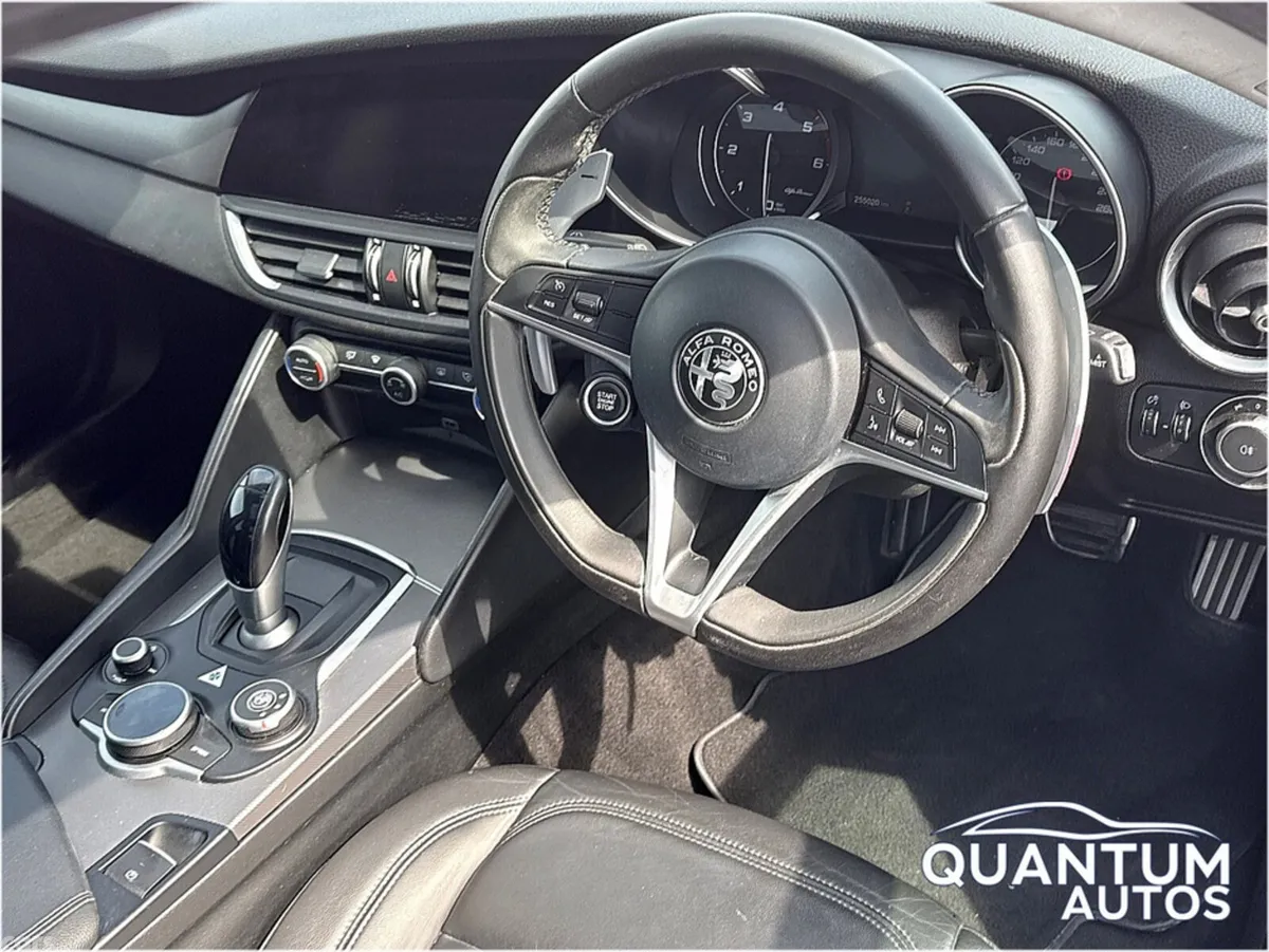 Alfa Romeo Giulia Saloon, Diesel, 2018, Red