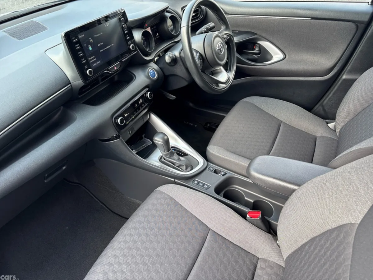 Toyota Yaris Hatchback, Petrol Hybrid, 2022, Grey