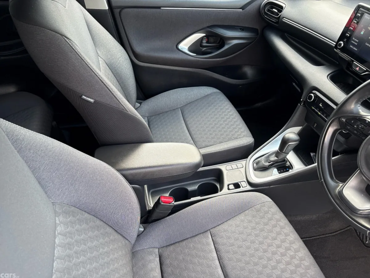 Toyota Yaris Hatchback, Petrol Hybrid, 2022, Grey