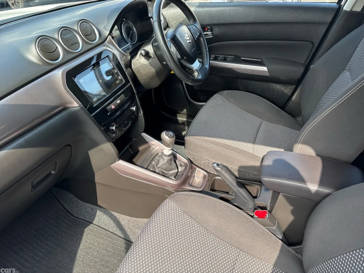 Suzuki Vitara Estate, Petrol, 2021, White