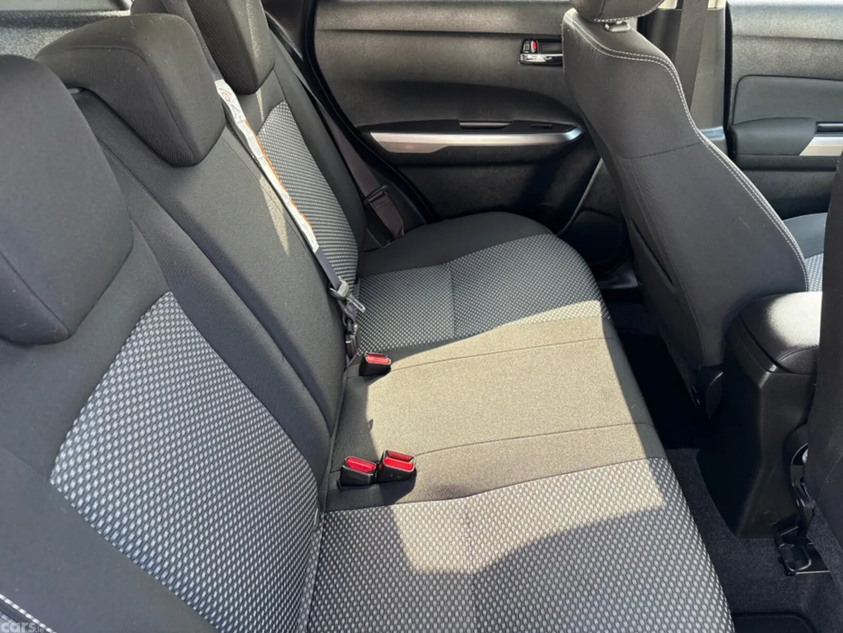 Suzuki Vitara Estate, Petrol, 2021, White