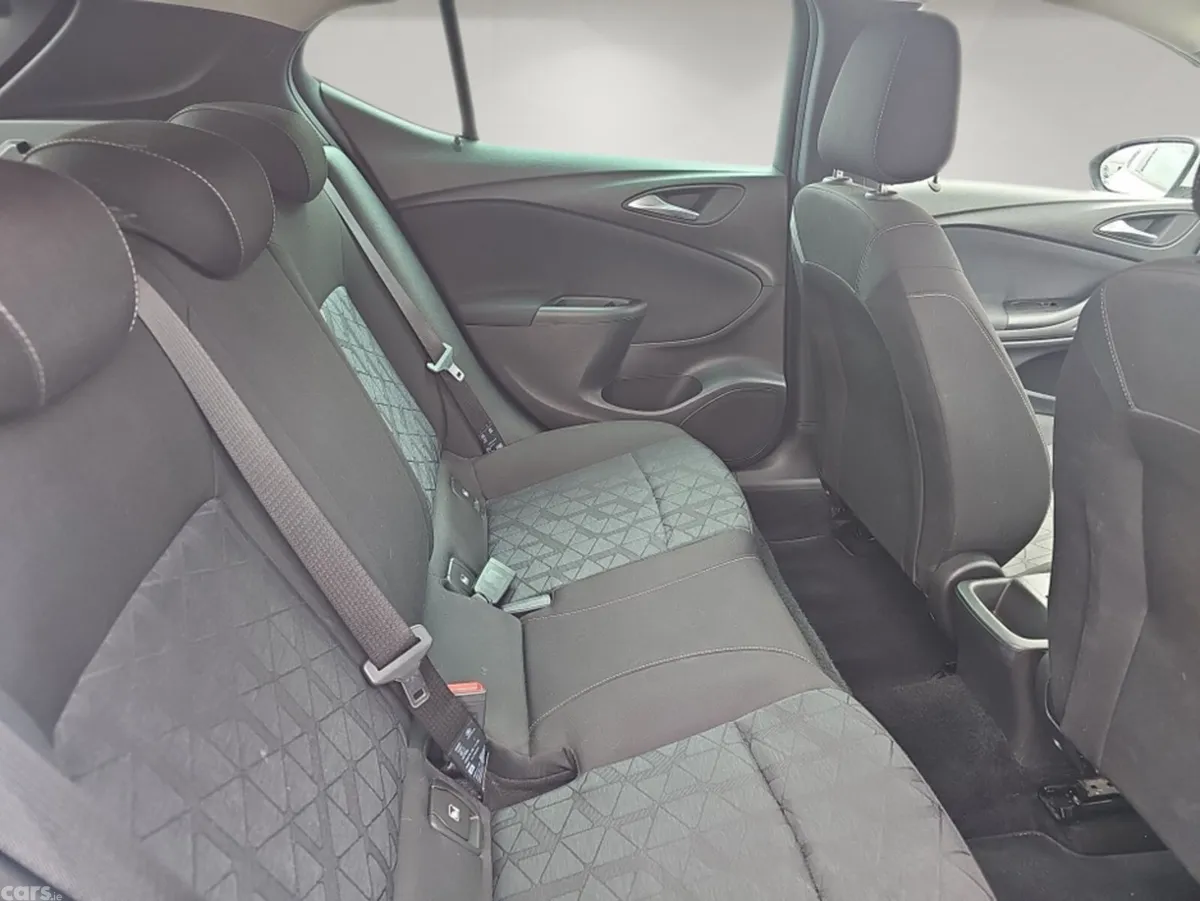 Opel Astra Hatchback, Diesel, 2019, White