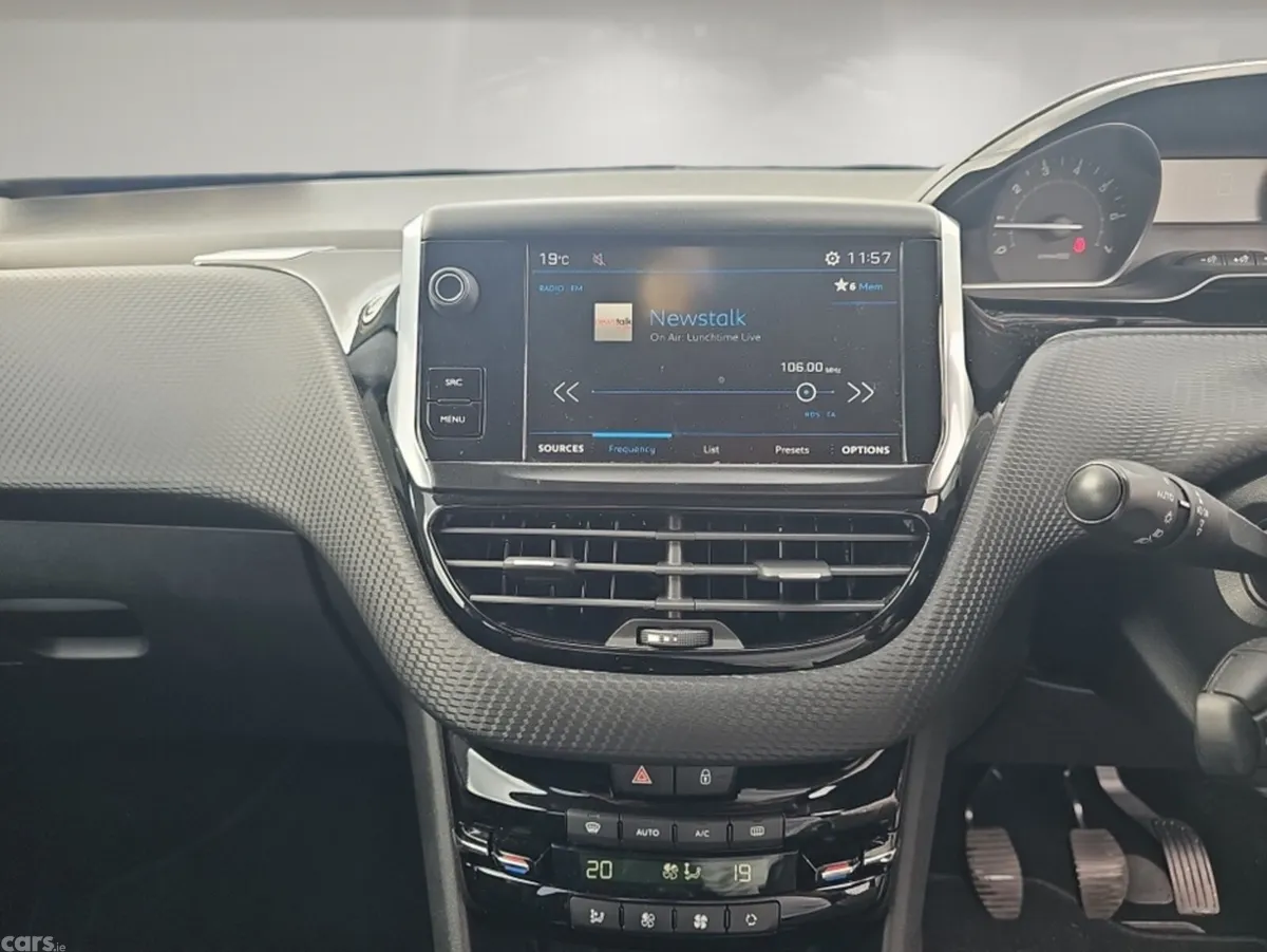 Peugeot 2008 Hatchback, Petrol, 2018, White