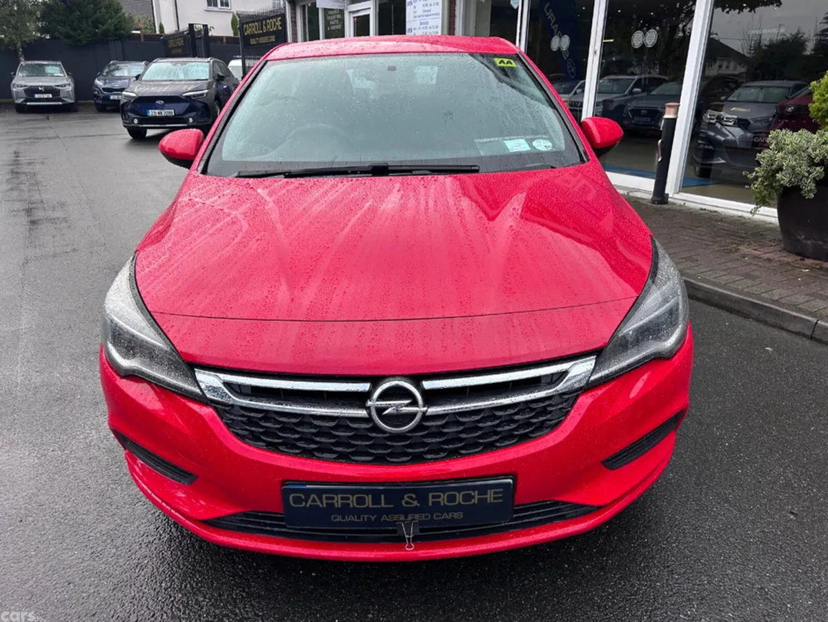 Opel Astra Hatchback, Petrol, 2017, Red