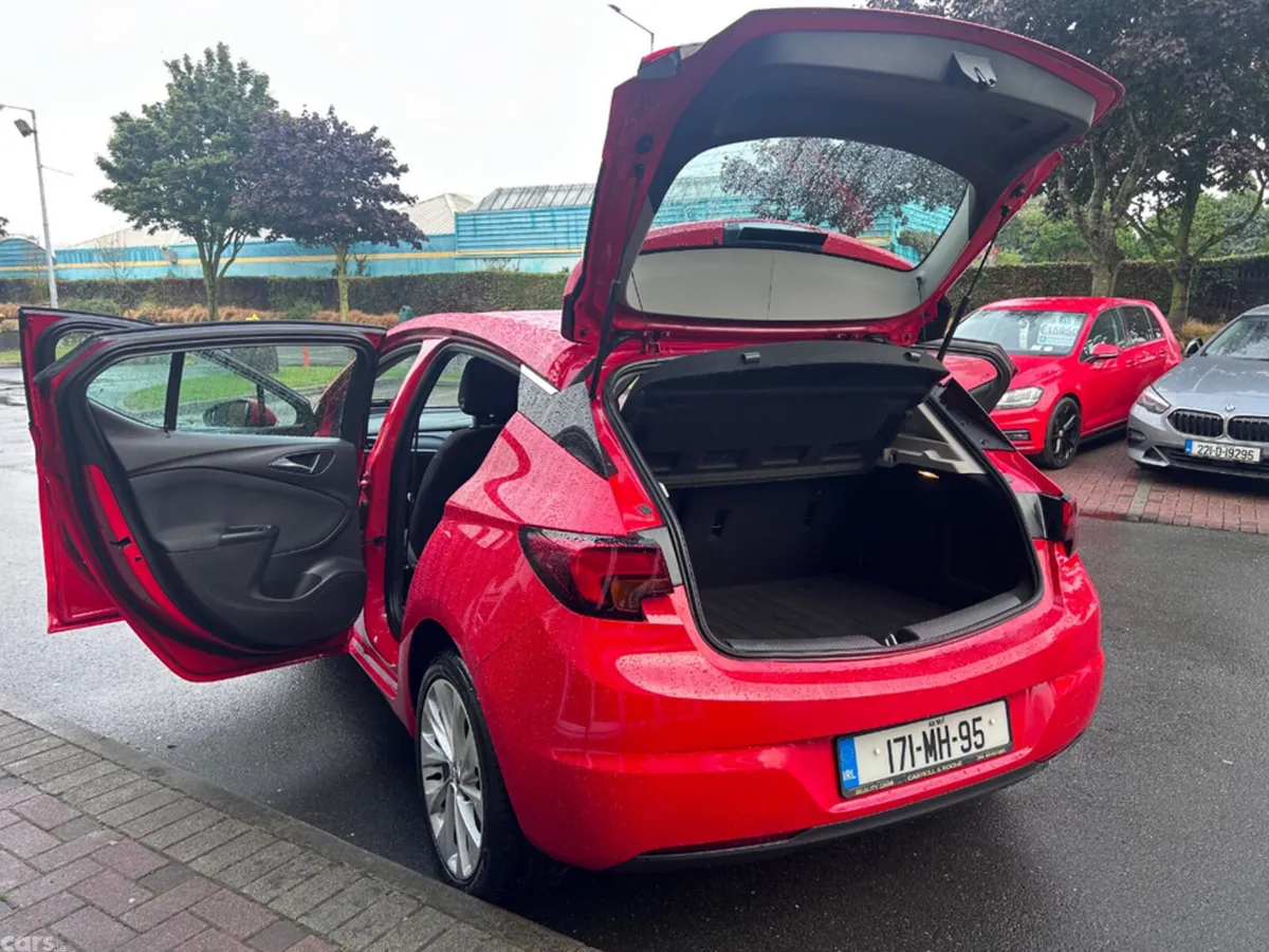 Opel Astra Hatchback, Petrol, 2017, Red