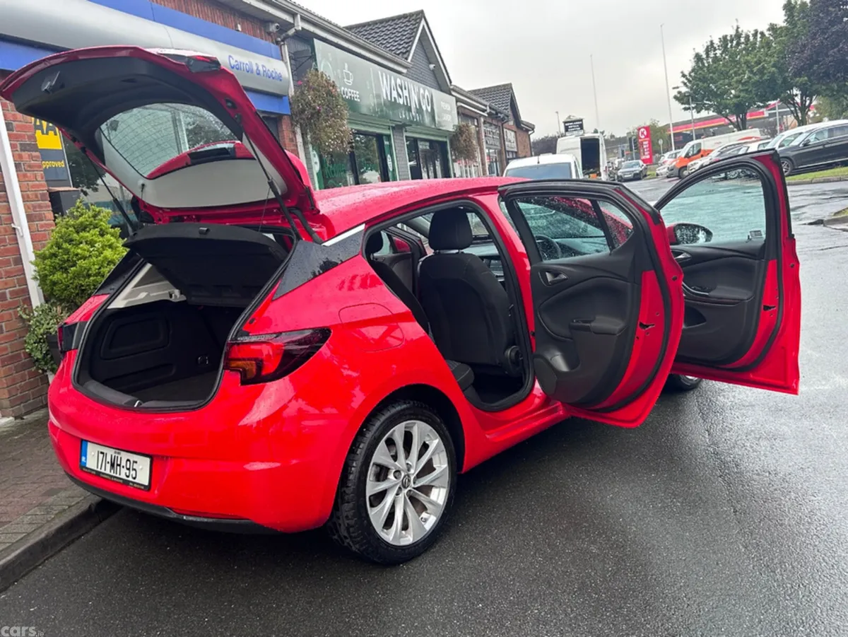 Opel Astra Hatchback, Petrol, 2017, Red