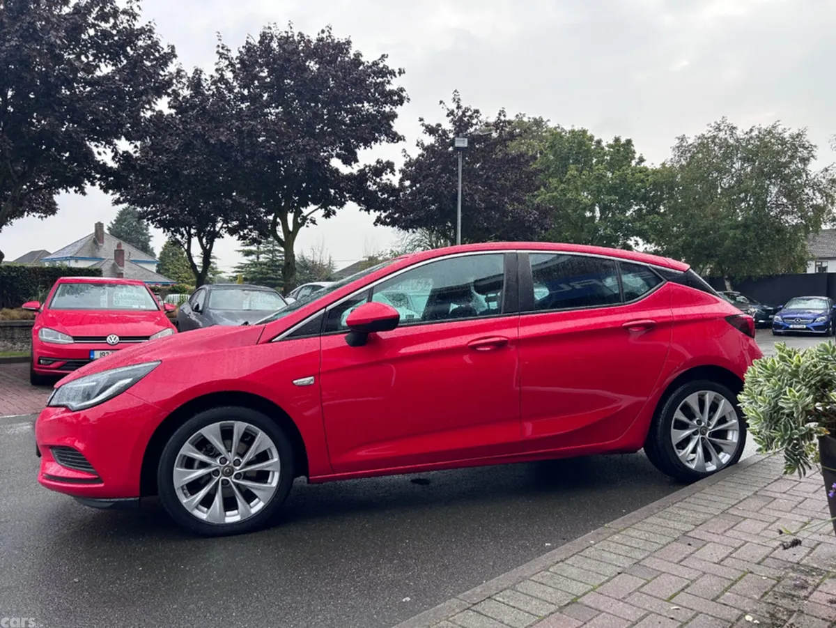 Opel Astra Hatchback, Petrol, 2017, Red