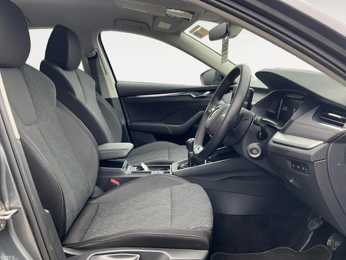 Skoda Octavia Hatchback, Diesel, 2024, Grey