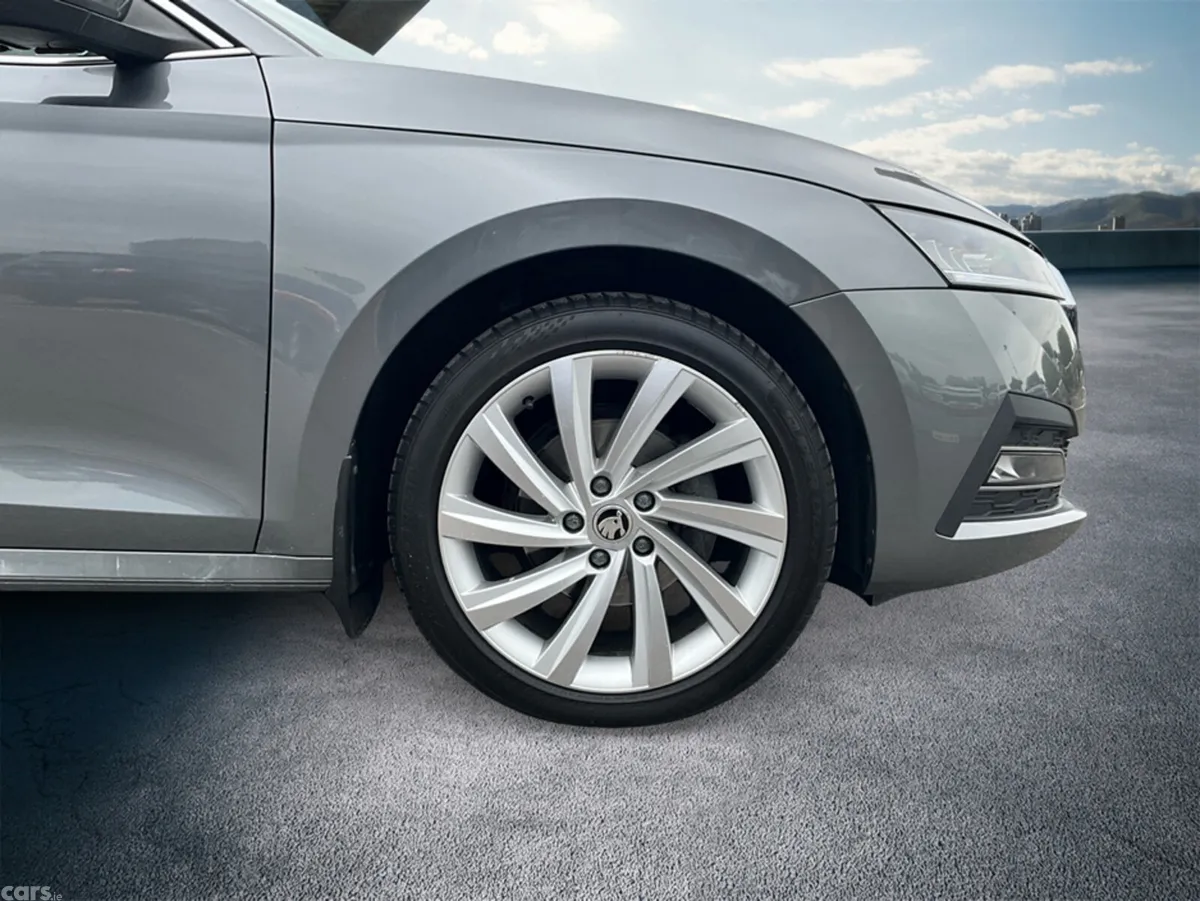 Skoda Octavia Hatchback, Diesel, 2024, Grey