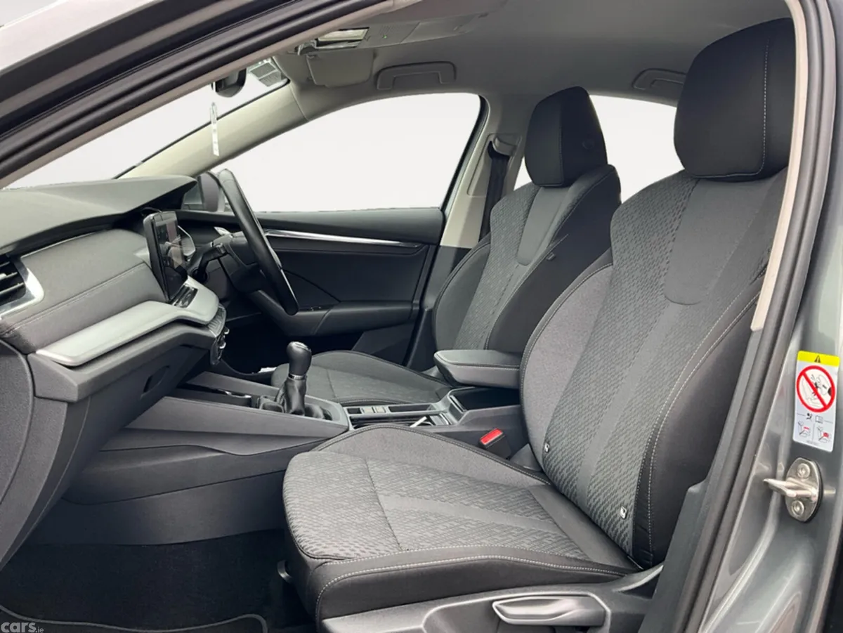 Skoda Octavia Hatchback, Diesel, 2024, Grey