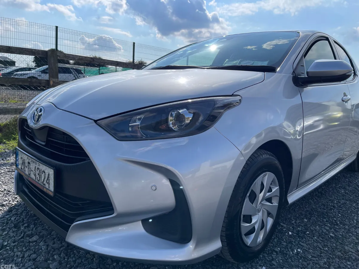 Toyota Yaris Hatchback, Petrol Hybrid, 2021, Silver