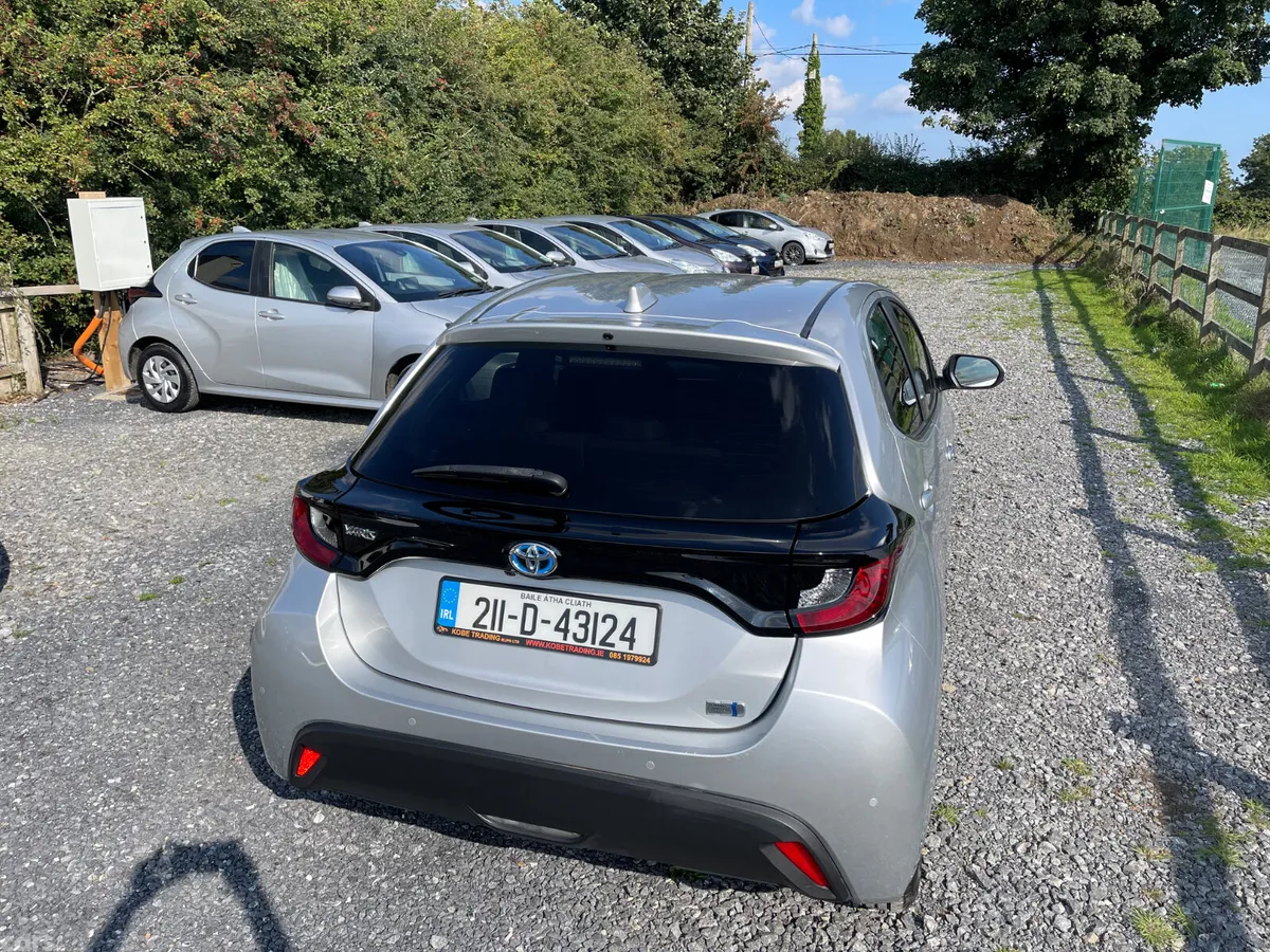 Toyota Yaris Hatchback, Petrol Hybrid, 2021, Silver
