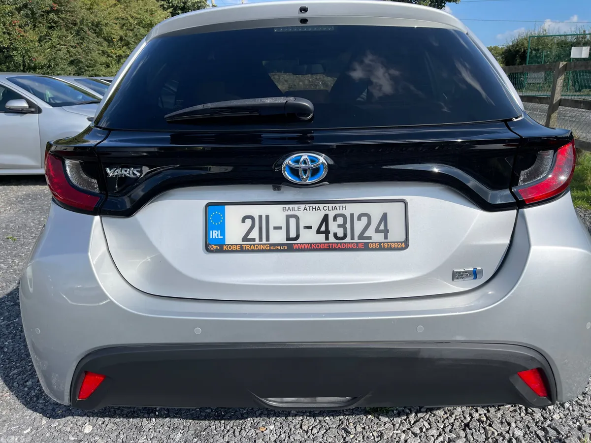 Toyota Yaris Hatchback, Petrol Hybrid, 2021, Silver