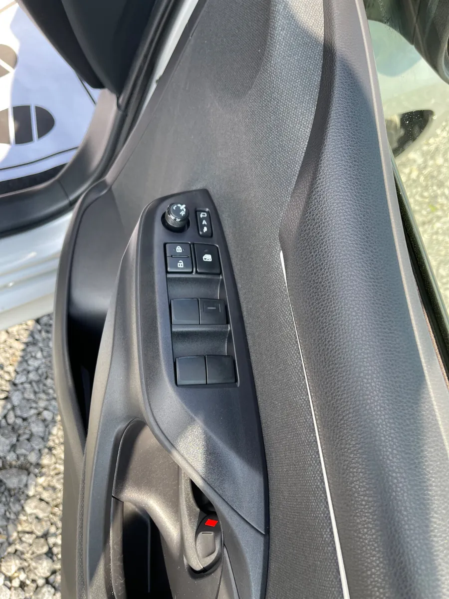 Toyota Yaris Hatchback, Petrol Hybrid, 2021, Silver