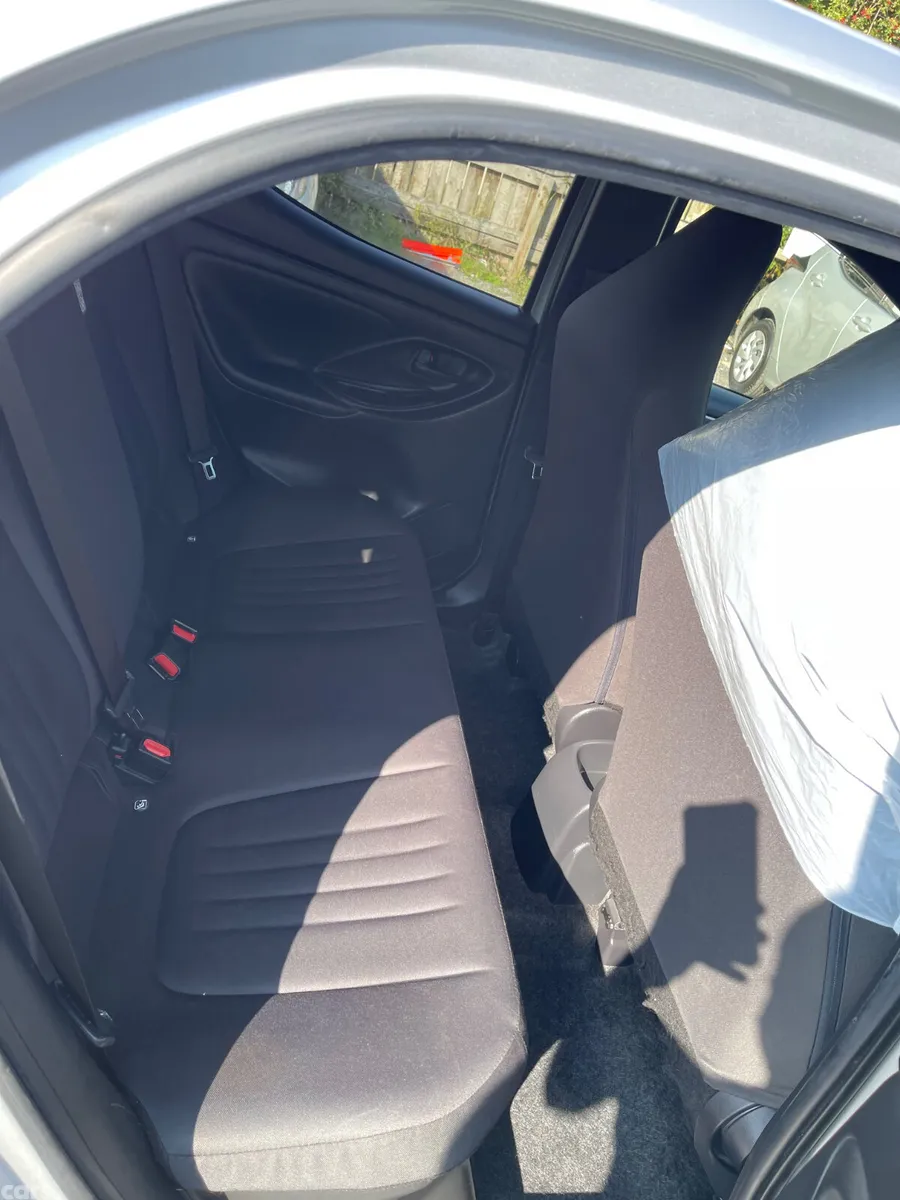 Toyota Yaris Hatchback, Petrol Hybrid, 2021, Silver