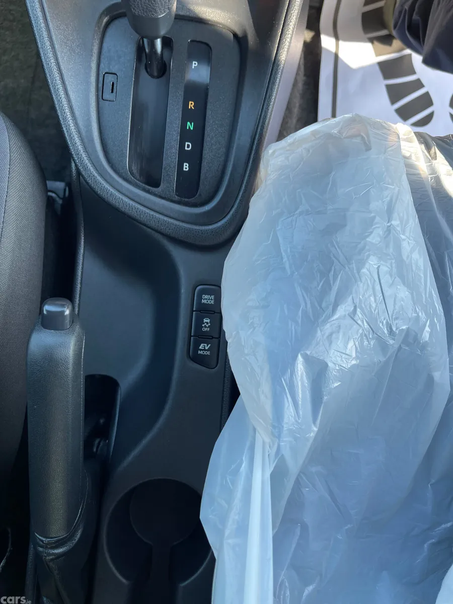Toyota Yaris Hatchback, Petrol Hybrid, 2021, Silver