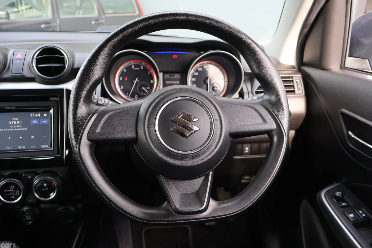 Suzuki Swift Hatchback, Petrol, 2019, Silver