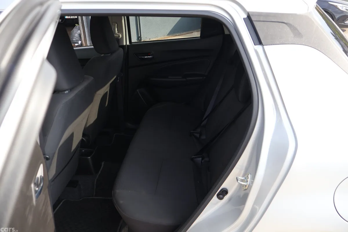 Suzuki Swift Hatchback, Petrol, 2019, Silver