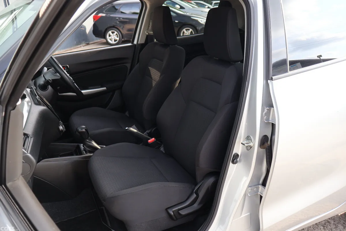 Suzuki Swift Hatchback, Petrol, 2019, Silver